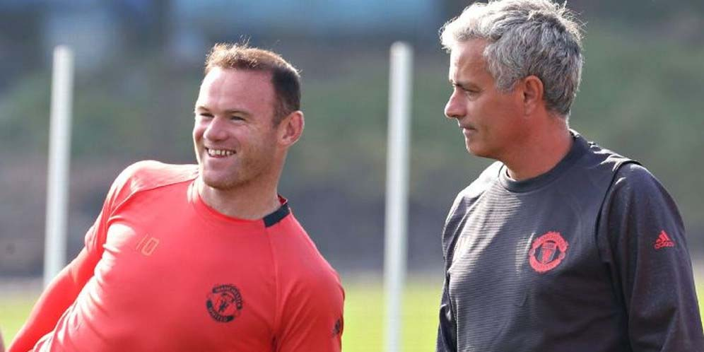 Mou Ngaku Kangen Rooney, Gombal Bukan Ya? thumbnail